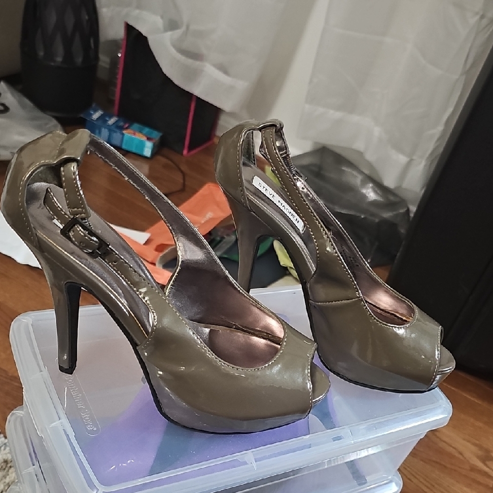 Steve Madden Olive Green Peep-Toe Heels